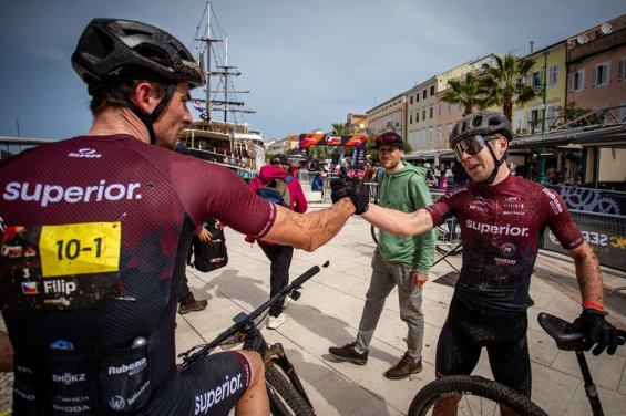 Premiéra i návrat. Superior Team bere 13. místo na 4 Islands