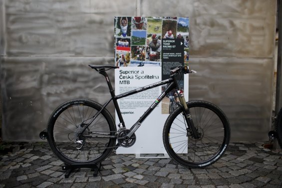 Jen tak se dívat - sklářské výtvory s koly Superior