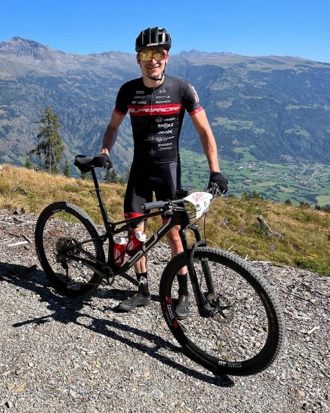 Adelův tým 7. v závodě extrémních štafet Red Bull Dolomitenmann