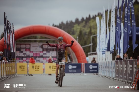 Adel ovládl těžký harrachovský maraton, Neradil čtvrtý