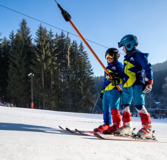 Skiareálům pomohly po oblevě, kdy roztál téměř všechen sníh, tuhé mrazy