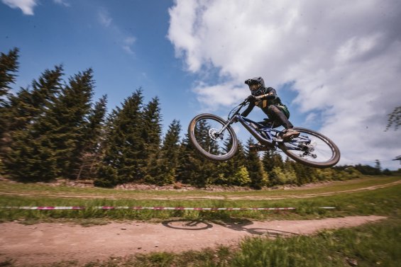 Jakub Pivnička celkovým vítězem České Enduro Série