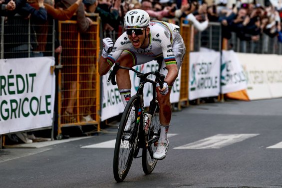 Tadej Pogačar vyhrál Milan - San Remo