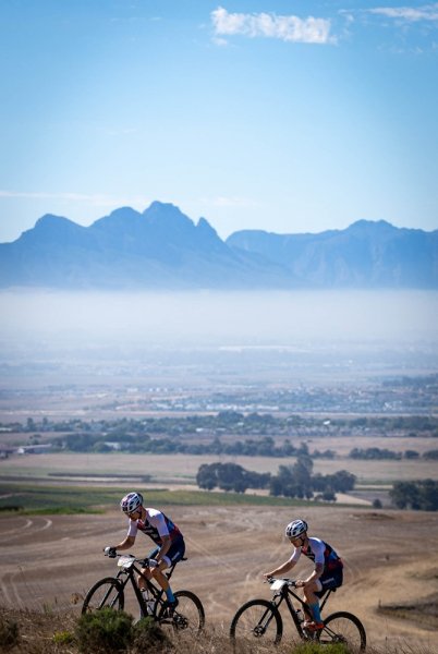 Čeští „lvi“ míří do afrického pekla. Superior Lions startují na Cape Epic s ambicí na elitní desítku