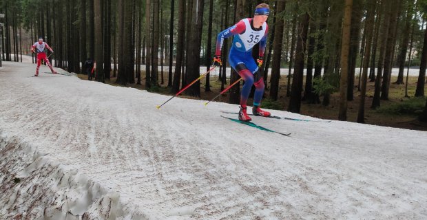 Tomáš Lukeš na lyžích Kästle ovládl víkendové závody MČR v běhu na lyžích – Zlatá lyže 2023.