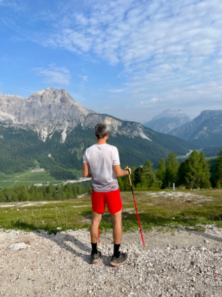 Chůze a běh s holemi - efektivita, výhody a nevýhody - zkušenosti ambasadora Leki, běžce Martina Jora