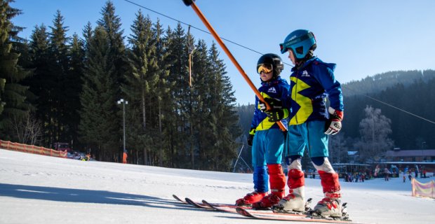 Skiareálům pomohly po oblevě, kdy roztál téměř všechen sníh, tuhé mrazy