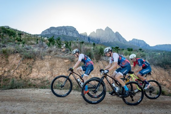 Superior Lions dokončili Cape Epic. Grand Finale prověřilo limity, tým bere v celkovém pořadí 20. místo