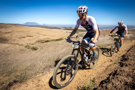 Čeští „lvi“ míří do afrického pekla. Superior Lions startují na Cape Epic s ambicí na elitní desítku