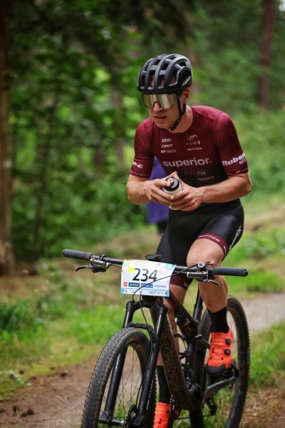 Adel si druhým místem ve Varech zajistil celkové vítězství v ČP MTB maratonu