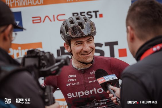 Adel ovládl těžký harrachovský maraton, Neradil čtvrtý