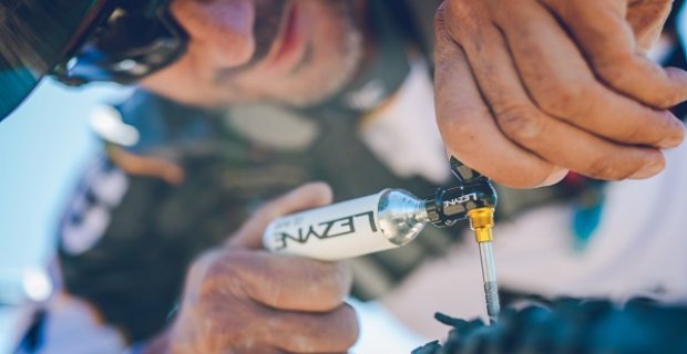 Lezyne Tubeless CO2 Blaster - kompaktní nástroj k odstranění defektů