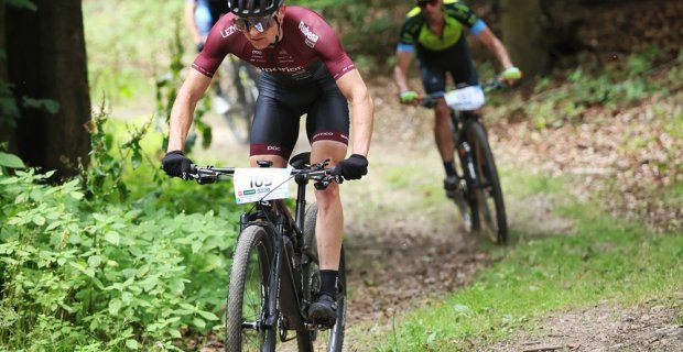 Adel si druhým místem ve Varech zajistil celkové vítězství v ČP MTB maratonu