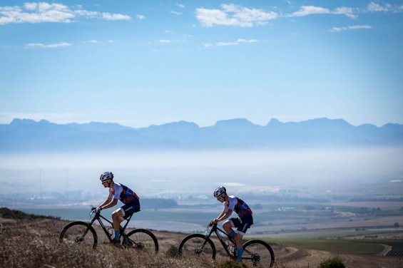 Čeští „lvi“ míří do afrického pekla. Superior Lions startují na Cape Epic s ambicí na elitní desítku