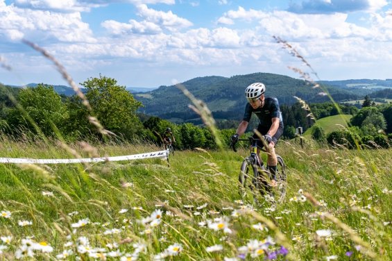 Neradil vybojoval pódium na gravelovém poháru ve Víru