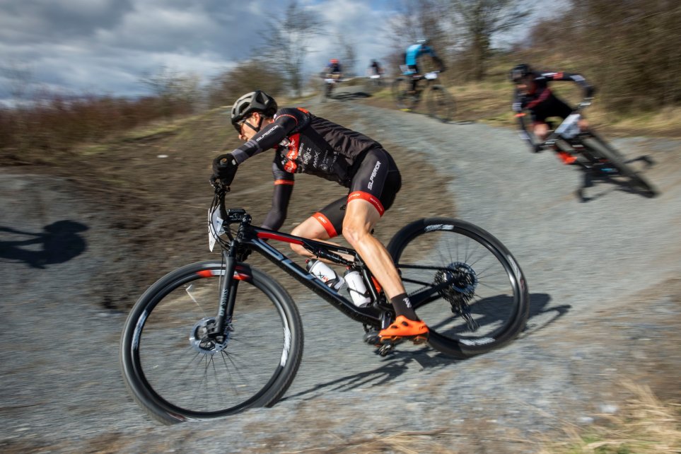 Vítězný double v úvodním MTB závodu sezóny