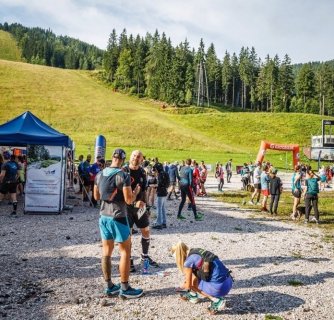 Krkonošská 50 navazuje spolupráci se značkami LEKI a Mizuno