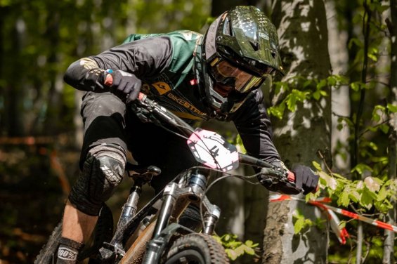 Jakub Pivnička celkovým vítězem České Enduro Série