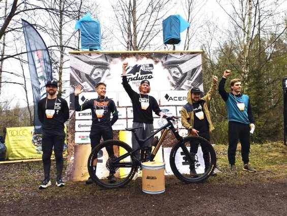Jakub Pivnička celkovým vítězem České Enduro Série