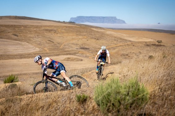 Čeští „lvi“ míří do afrického pekla. Superior Lions startují na Cape Epic s ambicí na elitní desítku